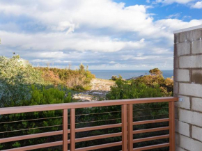 One Mile Ridge', 12a/26 One Mile Close - stunning views, air con, infinity pool